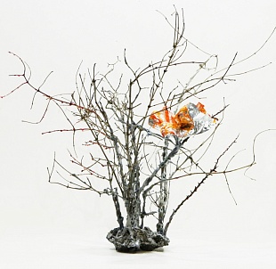 Картина алый цветок