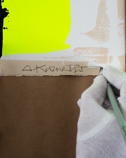 Картина чёрные линии на желтом фото 6