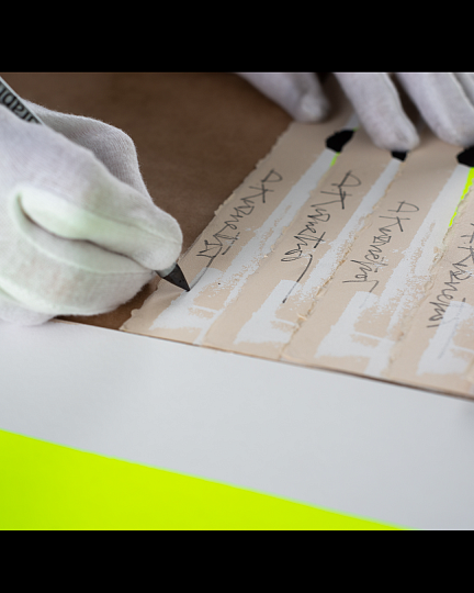 Картина чёрные линии на желтом фото 5