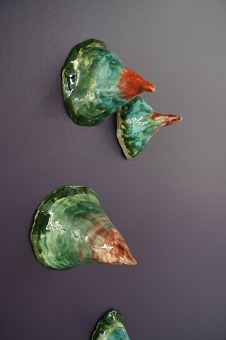 Картина инсталляция из 35 объектов «Про пасть» 